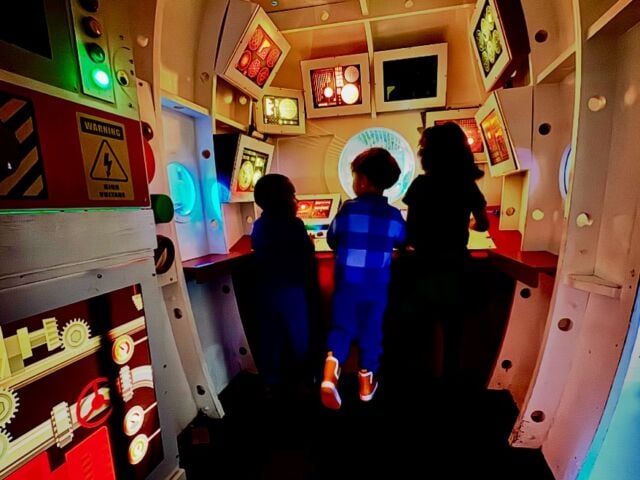 “My son Zak wanted to go with me to work on a Saturday, but with all clients having shut down for the weekend, I took him to the Blue Planet and we found the thing closest to streaming. Now he also wants to come Monday”

@niemion
Founding CEO, @copenhagenstreaming 

🚀🛰️🕹️