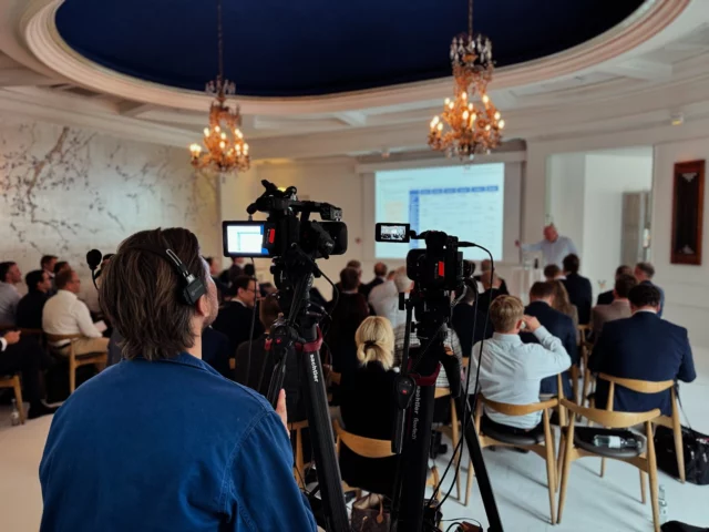 To #makelivebetter you do not need a beautiful room, but it sure helps ✅

Today we are executing together with CIP and doing everything we can to make sure that their Leadership Conference checks all boxes. 

One of the caveats of using a classic building like @nimbcopenhagen is that acoustics can be challenging because of hard surfaces. This was improved in Rotunden by using a custom tailored carpet on the floors 🛋️🖼️

If you want to do an event at @nimbcopenhagen give us a call ☎️ 📞