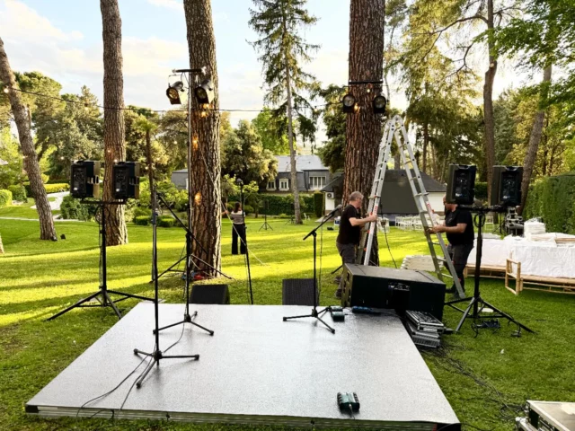 #MAKELIVEBETTER in Madrid ☀️
Getting ready for an exceptional garden party 🎉 🎈🍾